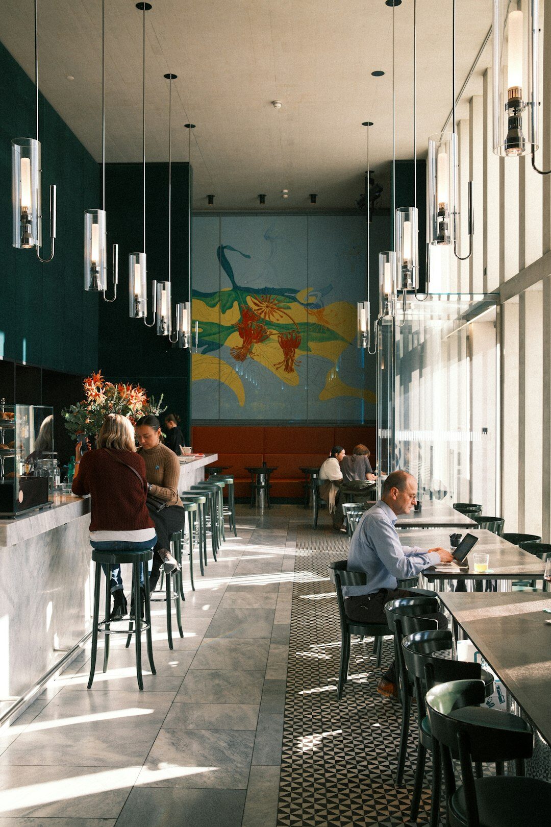 People reading news on a tablet in a Swiss cafe
